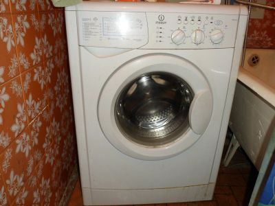 Лот: 12126390. Фото: 1. Стиральная машина Indesit wisl... Стиральные машины