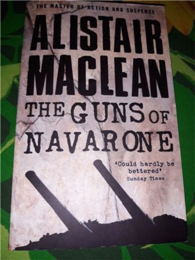 Лот: 10595055. Фото: 1. Alistair Maclean "The guns of... Художественная