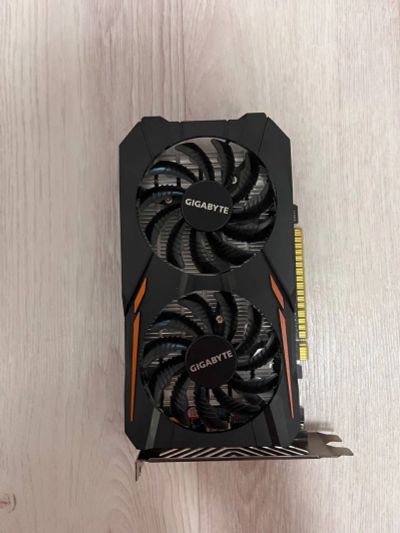 Лот: 21984329. Фото: 1. Gigabite GTX 1050. Видеокарты