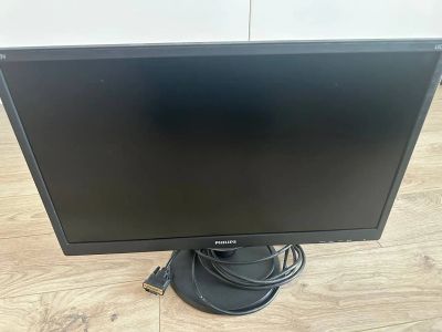 Лот: 25054339. Фото: 1. Монитор Philips 243v5q 23.8 дюйма. ЖК-мониторы