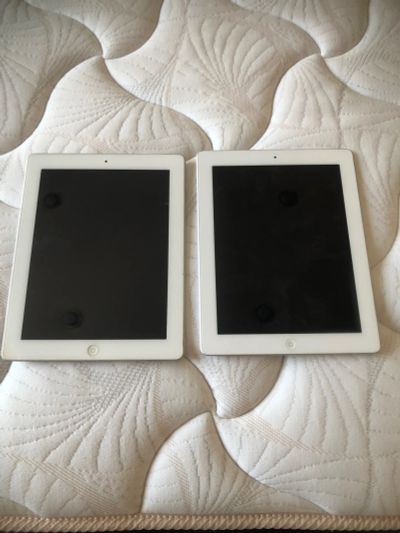Лот: 25517559. Фото: 1. Два стареньких Ipad. Планшеты