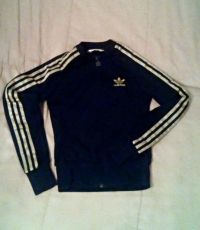 Лот: 6177872. Фото: 1. Кофта спортивная Adidas. Другое (женская одежда)