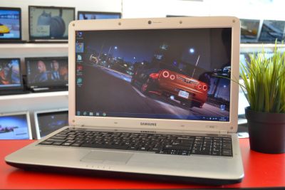 Лот: 14359745. Фото: 1. Ноутбук Samsung NP-R530-JS03RU... Ноутбуки