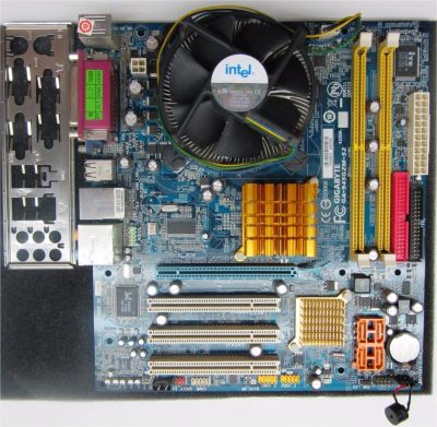 Лот: 10639127. Фото: 1. Материнская плата Gigabyte GA-945GZM-S2... Материнские платы