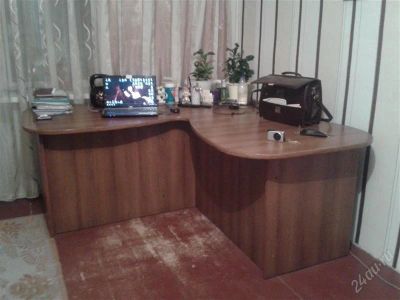Лот: 2601446. Фото: 1. продам офисный стол в хорошем... Другое (офисная мебель и домашние кабинеты)