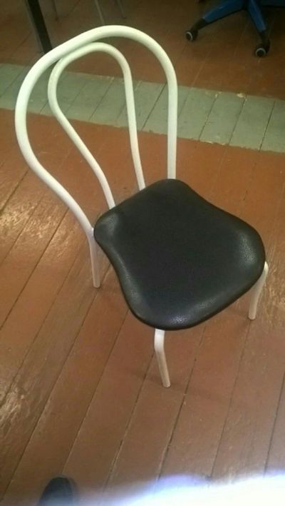 Лот: 14918687. Фото: 1. Стул венский новый-черный с белыми... Столы, стулья, обеденные группы
