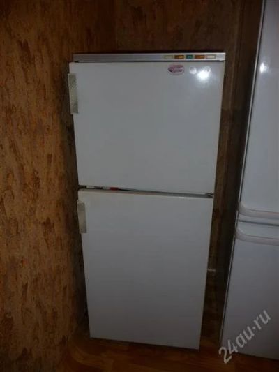 Лот: 2405343. Фото: 1. Двухкамерный холодильник Бирюса. Холодильники, морозильные камеры