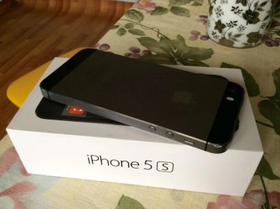 Лот: 6213106. Фото: 1. Iphone 5s 16gb Space Gray. Смартфоны