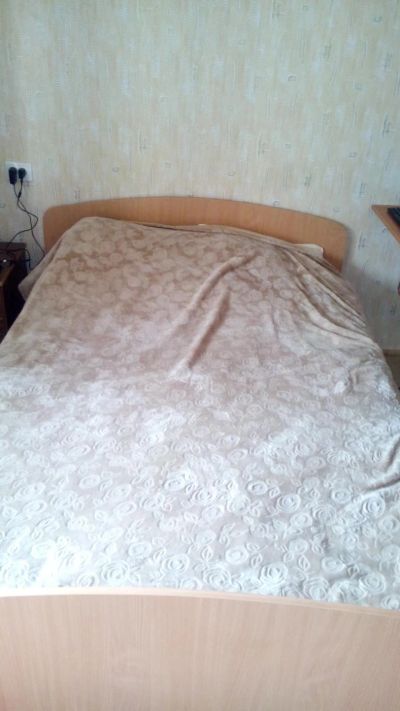Лот: 7880034. Фото: 1. Продам кровать с матрацем в хорошем... Кровати