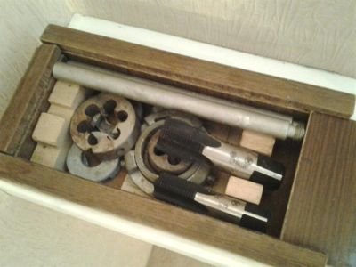 Лот: 3199005. Фото: 1. метчики, плашки, оправка. Ручной инструмент