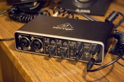 Лот: 12436045. Фото: 1. Аудиоинтерфейс Behringer UMC204HD... Другое (профессиональный звук)