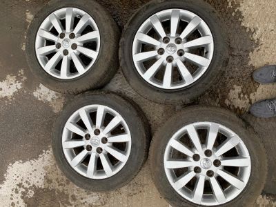 Лот: 14995768. Фото: 1. Диски оригинальные Toyota + летняя... Шины