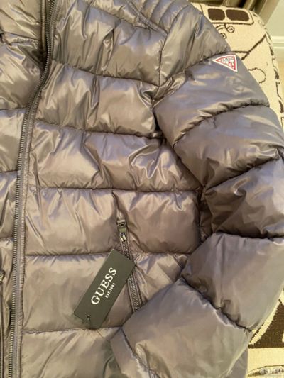 Лот: 17967673. Фото: 1. Пуховик GUESS. Верхняя одежда
