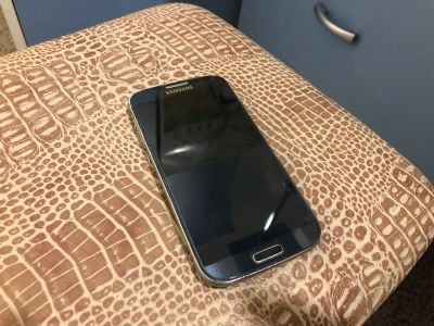 Лот: 11646565. Фото: 1. Samsung Galaxy S4, (32Gb) в чехле... Смартфоны