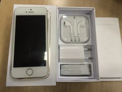 Лот: 7462689. Фото: 1. Iphone 5s gold. Смартфоны