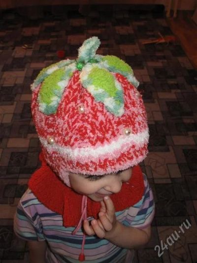 Лот: 2010350. Фото: 1. шапочка-ягодка для девочки. Головные уборы