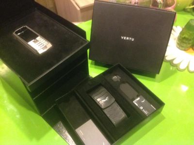 Лот: 7224977. Фото: 1. vertu ascent x. Кнопочные мобильные телефоны