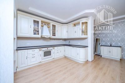 Лот: 20932796. Фото: 1. Отличная евротрёшка в Лазурном... Квартиры, студии