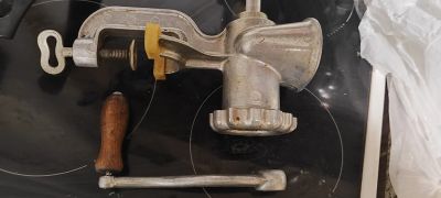 Лот: 24955891. Фото: 1. Легендарная мясорубка механическая. Кухонная