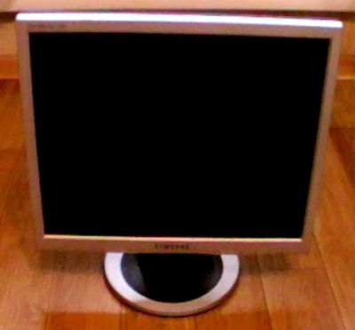 Лот: 25353410. Фото: 1. Монитор Samsung 710N. ЖК-мониторы