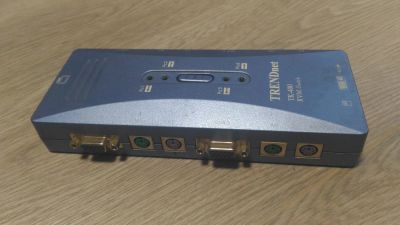 Лот: 16902173. Фото: 1. Trendnet TK-400K 4-port KVM Switch... Коммутаторы