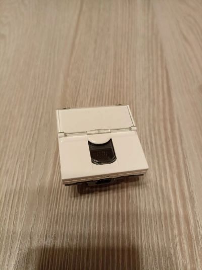 Лот: 21339122. Фото: 1. Розетка Ethernet RJ45 Legrand... Другое (сетевые устройства)
