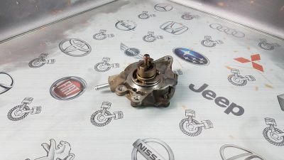 Лот: 23584983. Фото: 1. Насос вакуумный Toyota Avensis... Двигатель и элементы двигателя