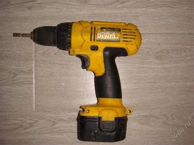 Лот: 1164603. Фото: 1. продам шуруповерт dewalt. Электроинструмент