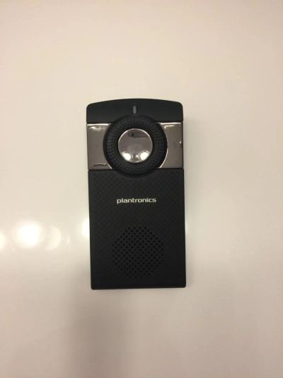 Лот: 10048604. Фото: 1. Автомобильная гарнитура Plantronics... Красноярск