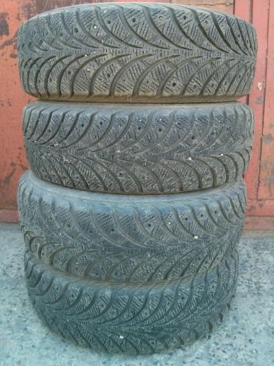 Лот: 4502473. Фото: 1. Шины Goodyear 175/70/R13, зимние. Шины