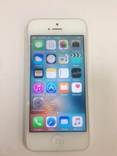 Лот: 7002128. Фото: 1. Смартфон Apple iPhone 5 16GB White... Смартфоны