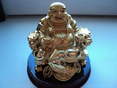 Лот: 5487613. Фото: 1. Будда Хотей сидит на троне, золотой... Талисманы, амулеты, предметы для магии