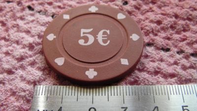 Лот: 9469463. Фото: 1. Фишка казино 5 евро. Другое (значки, медали, жетоны)