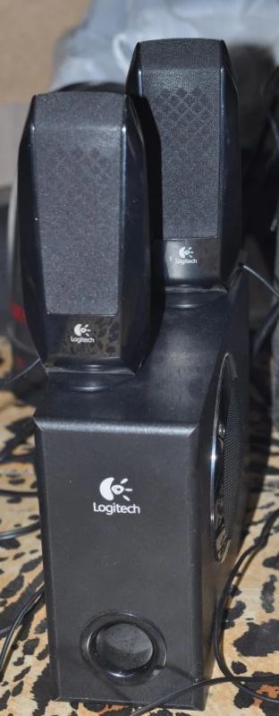 Лот: 10350403. Фото: 1. Колонки logitech s220. Активные акустические системы