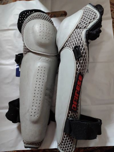 Лот: 20338665. Фото: 1. Наколенники dainese. Защита тела