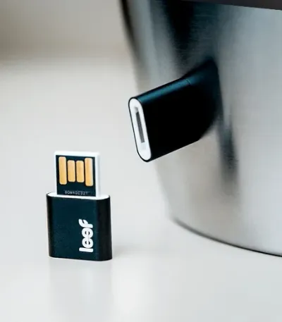 Лот: 3716048. Фото: 1. Флешка USB 32 ГБ LEEF FUSE чёрный... USB-флеш карты