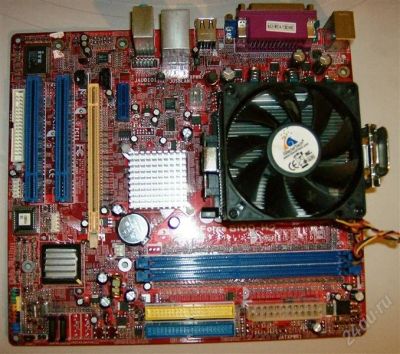 Лот: 938372. Фото: 1. Мать s-754 + проц amd 2800 + кулер. Материнские платы
