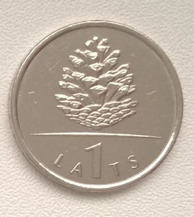 Лот: 7452296. Фото: 1. Латвия. 1 лат. 2006 год. Шишка. Страны СНГ и Балтии