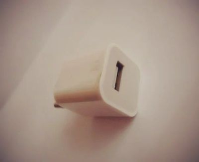 Лот: 3447501. Фото: 1. Apple mini Компактный сетевой... Зарядные устройства, блоки питания, адаптеры сетевые для смартфонов