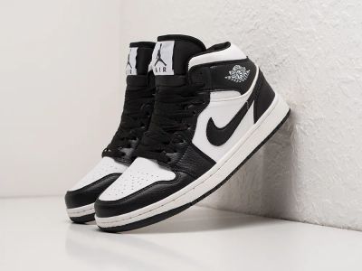 Лот: 20278366. Фото: 1. Кроссовки Nike Air Jordan 1 Mid. Кеды, кроссовки, слипоны