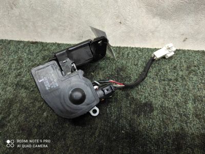 Лот: 21410321. Фото: 1. замок 5-й двери Toyota Allex... Двигатель и элементы двигателя