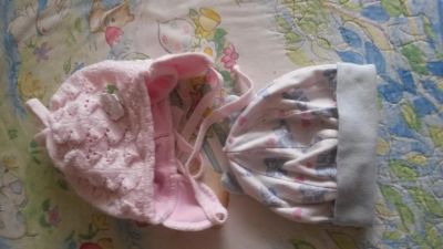 Лот: 5156805. Фото: 1. две шапочки одним лотом. Головные уборы