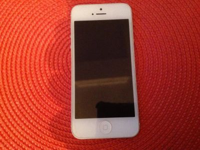Лот: 3728332. Фото: 1. iPhone 5 белый 16 гб. Смартфоны