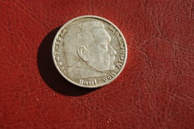 Лот: 24560067. Фото: 1. Германия. 3 рейх. 2 марки 1938г... Германия и Австрия