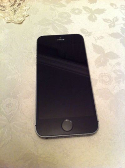 Лот: 9005921. Фото: 1. iPhone 5S 16. Смартфоны