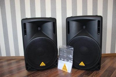 Лот: 14806574. Фото: 1. Behringer b215d + чехлы + стойки. Эстрадная акустика и усилители