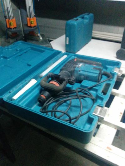 Лот: 5458525. Фото: 1. Отбойный молоток Makita HM1202C. Электроинструмент