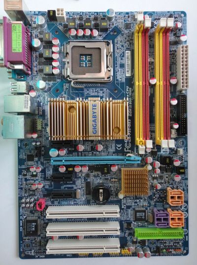 Лот: 17449885. Фото: 1. Материнская плата Gigabyte GA-P35-DS3. Материнские платы