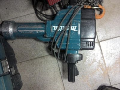Лот: 4845536. Фото: 1. Бетонолом Makita HM1810. Электроинструмент