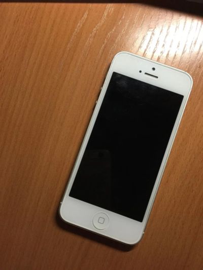 Лот: 7204225. Фото: 1. Iphone 5 16 GB White(Белоснежный... Смартфоны